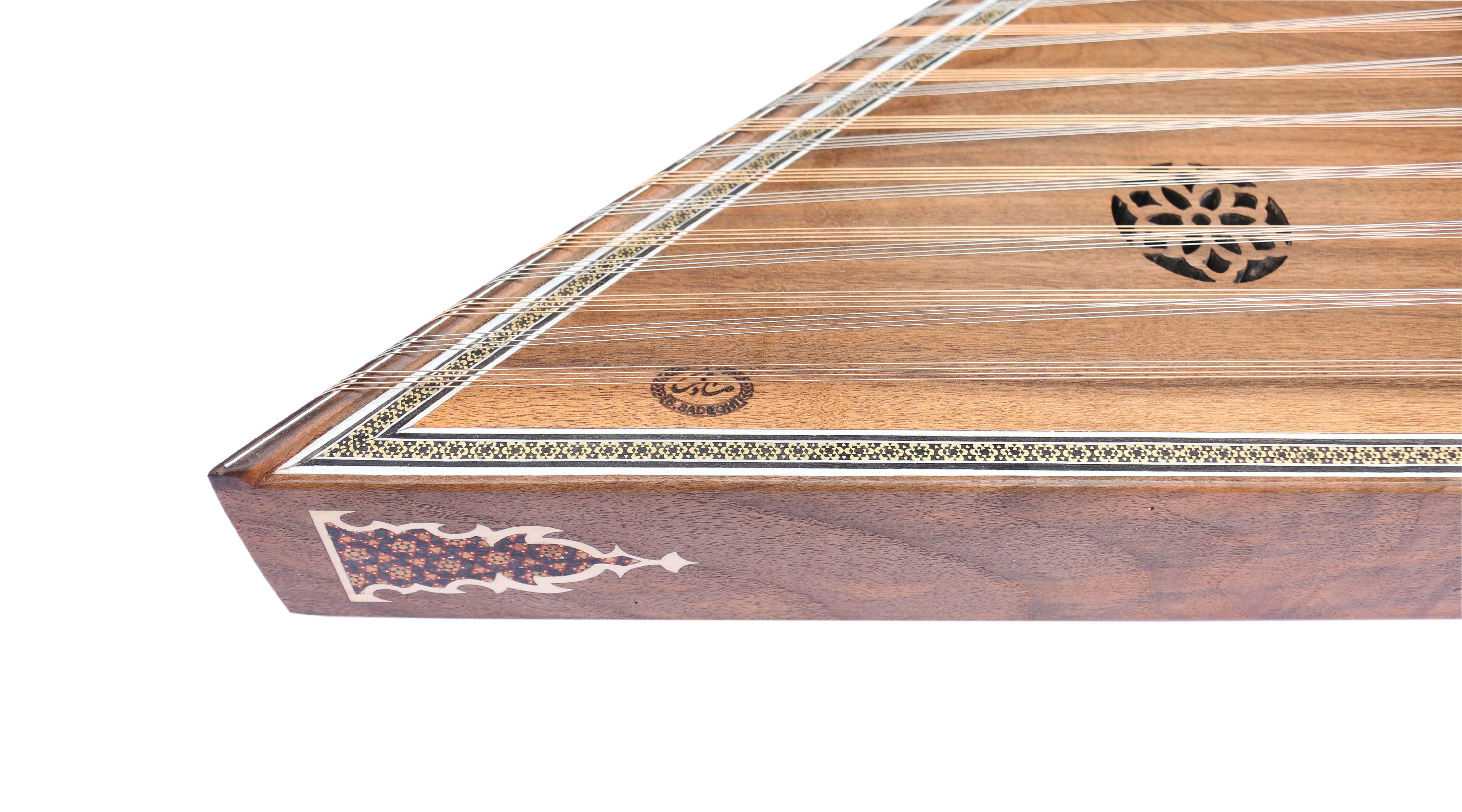 Sadeghi santur SSS-412 cuerpo nogal con mezrab